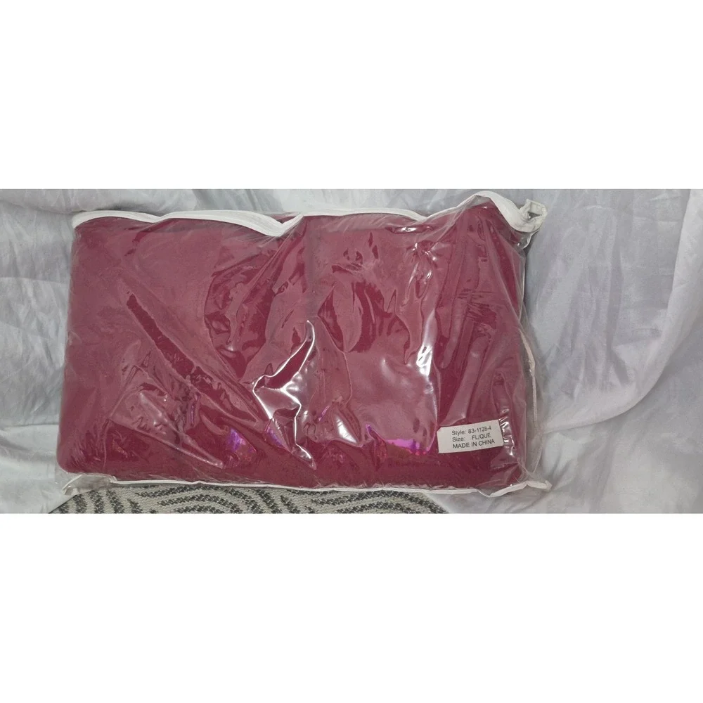 Red Fleece Blanket — Full/Queen Soft Plush Throw, New‎ in Package!